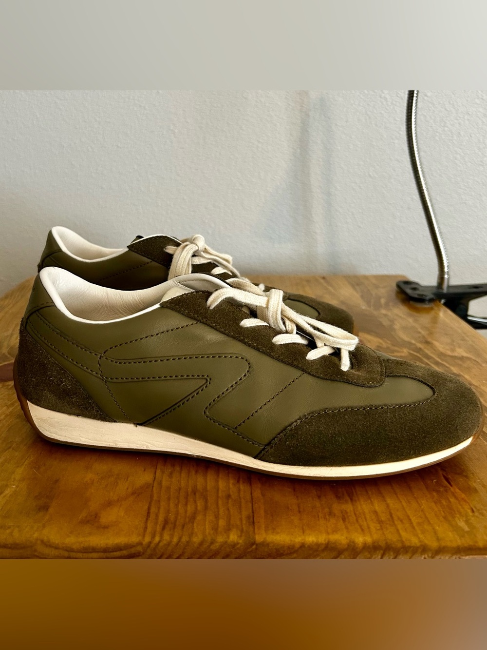 Rag & Bone Retro Runner Slim Sneaker Olive. 40
